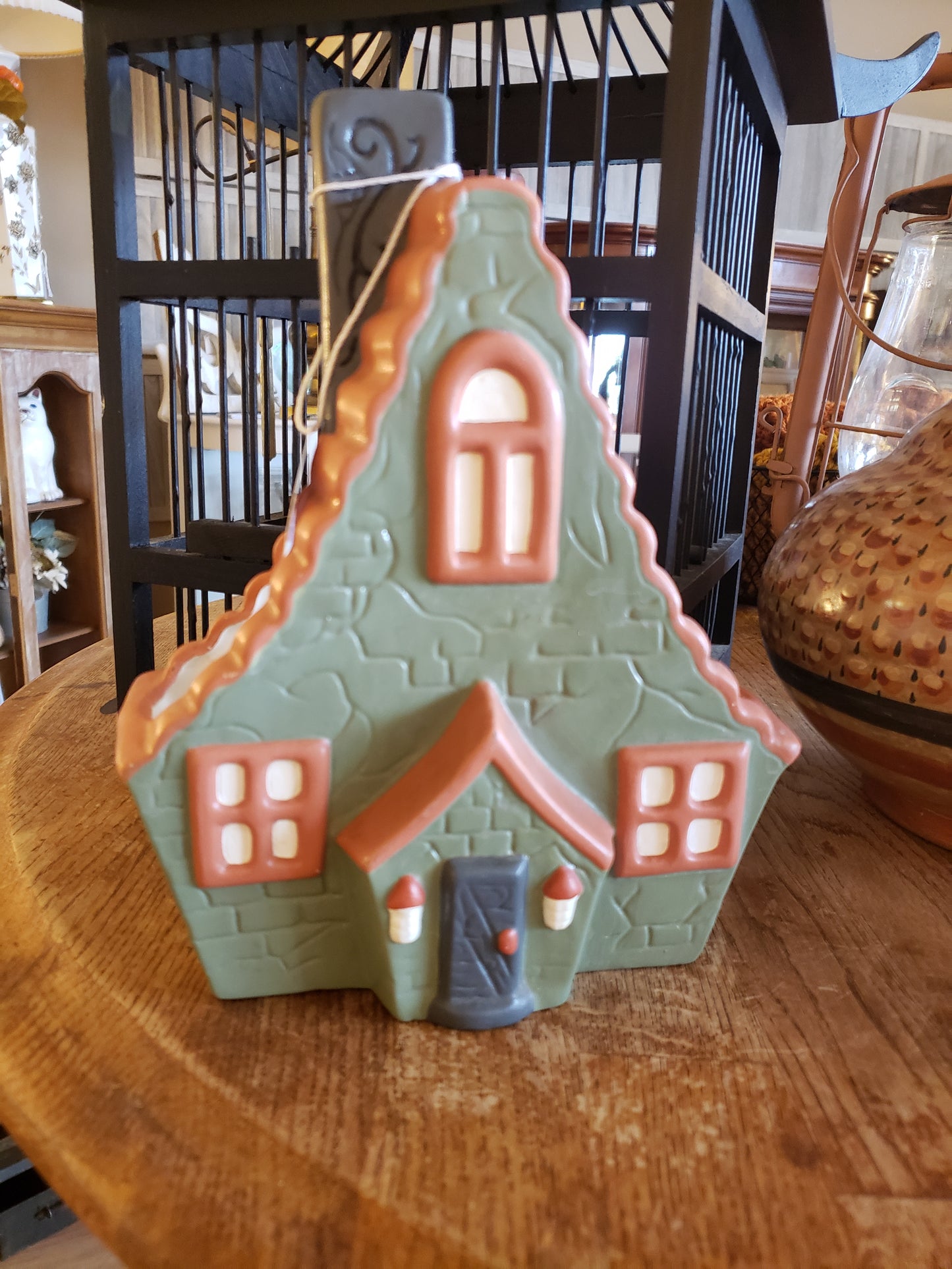 Vintage house wall pocket, figural cottage country house