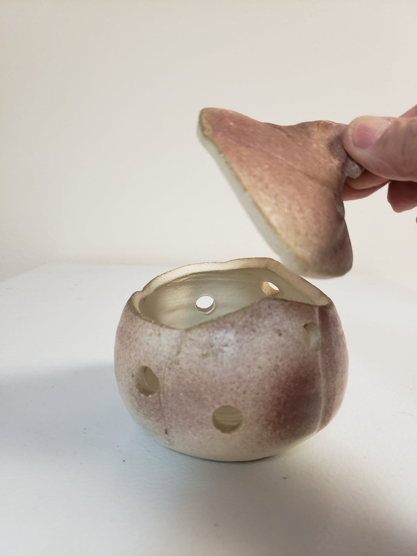 Handmade, artist signed pottery, garlic container with lid - signed Weatlin