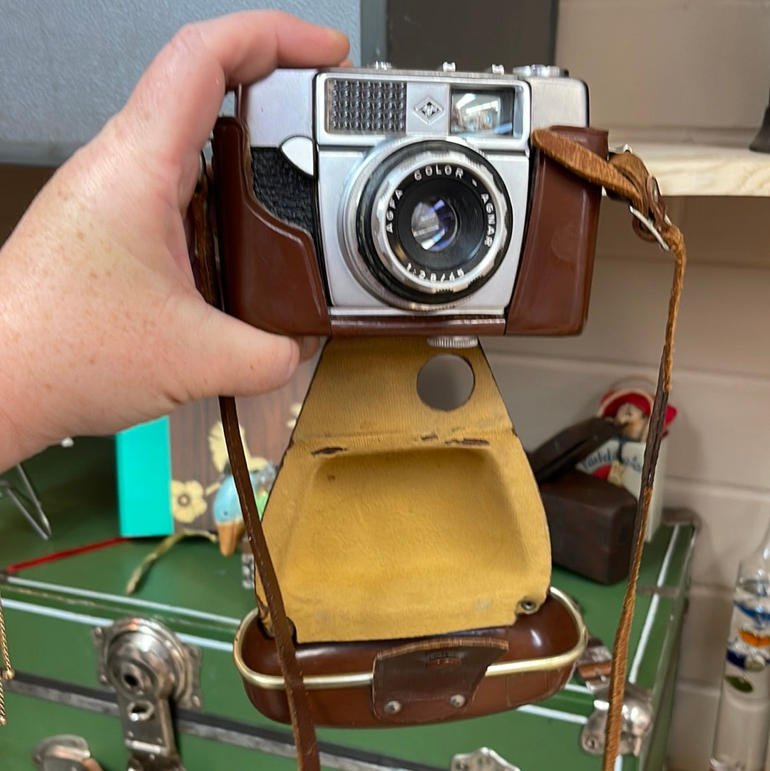 Vintage Agfa Optima Color Agnar Lens Film Camera with case, includes flash with case