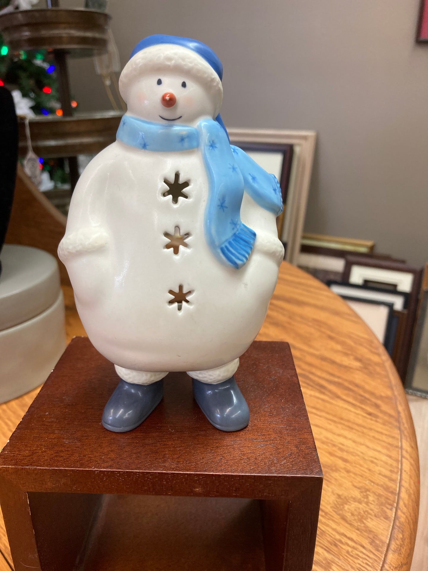 Ceramic snowman tea light candle holder