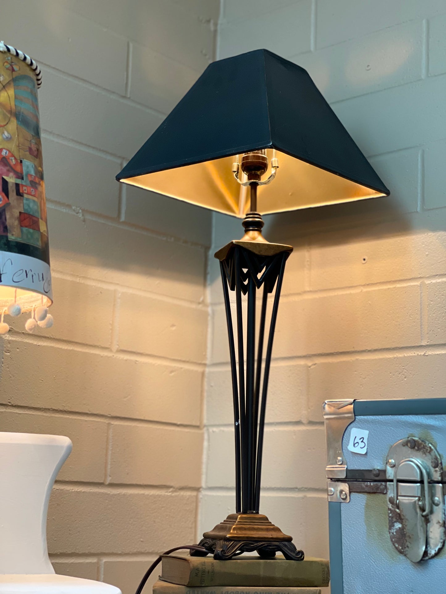 Neoclassical black and bronze Metal lamp